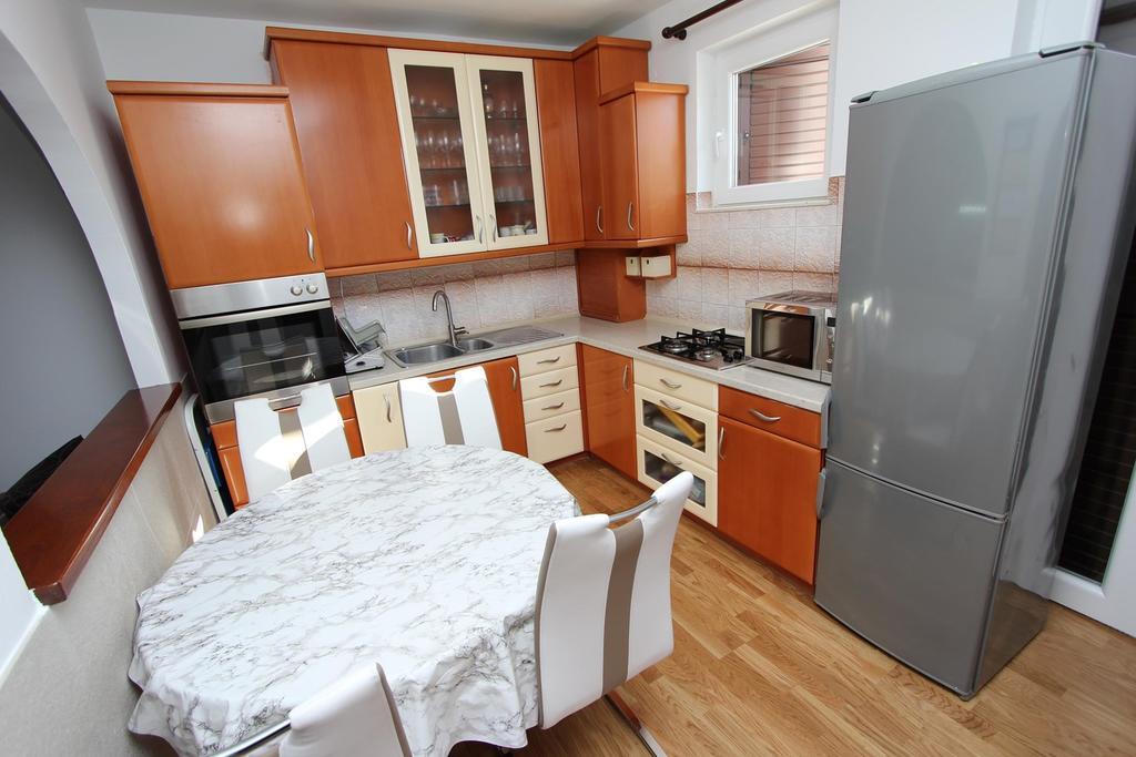 Apartment Ilinovic Ровинь Экстерьер фото