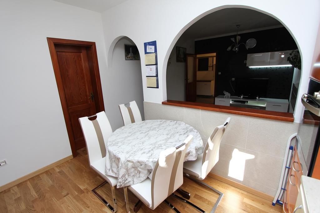 Apartment Ilinovic Ровинь Экстерьер фото